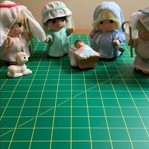 Precious Moments Hi Babies Nativity set
